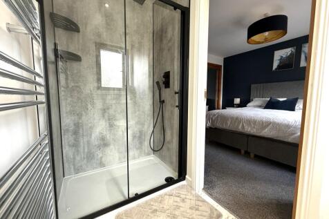 Principal Bedroom En Suite