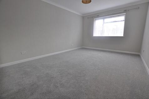 Underwood Road, Caterham photo 3