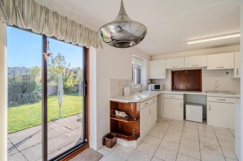 64 Cambria Close-26.jpg