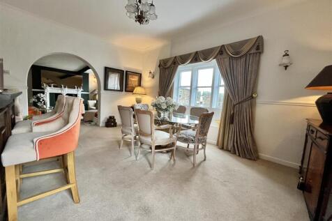 First Floor Flat With Annexe