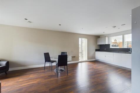 CAM01231G0-PR0052-STILL011