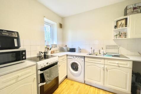 Centre Drive, Epping, CM16 photo 3