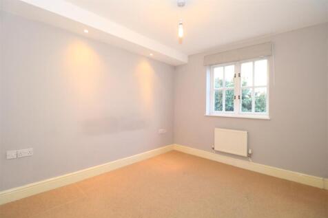 Mulberry Court, Kenilworth photo 4