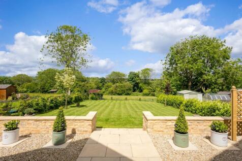 24 - Oakwood House - GL54 4NQ - Web.jpg