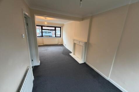 Birkdale Avenue, Romford, Havering photo 4