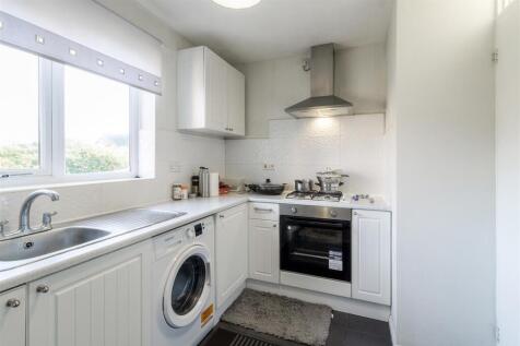 Britannia Gardens Kitchen2.jpg