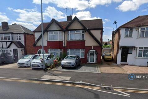 Spacious Driveway Parking For 2 Cars