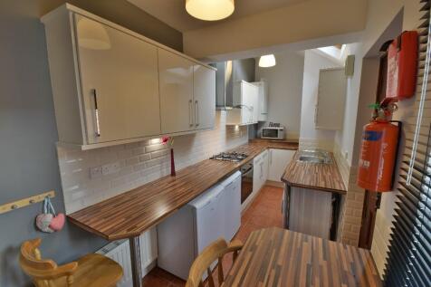 4 DOUBLE BEDS - CROOKES - SPRINGVALE ROAD photo 5