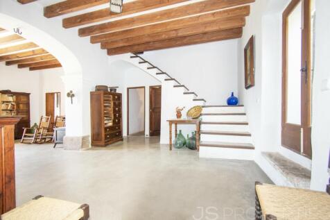 TRADITIONAL MALLORCAN POSSESSION WITH INCREDIBLE VIEWS