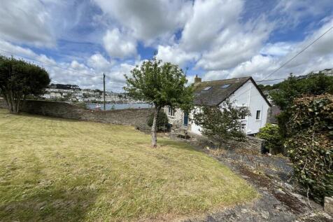 gardens and front.JPG