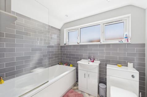 CAM01354G0-PR0493-STILL028