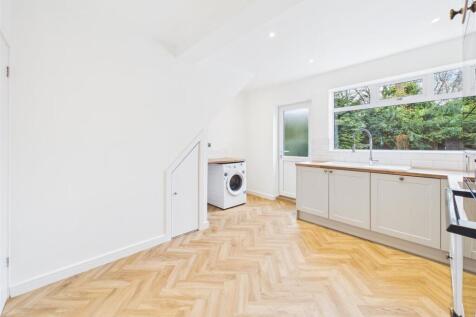 Kitchen/Dining area