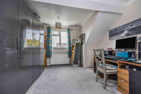 250 Havant Road, Hayling Island-Small-PorticoMarke