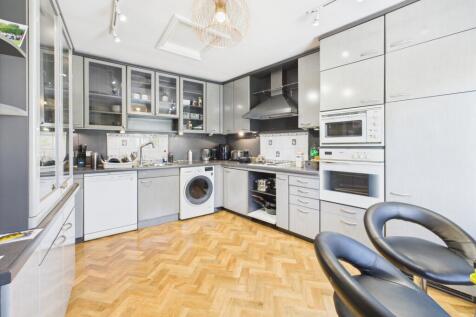 CAM01740G0-PR0419-STILL011