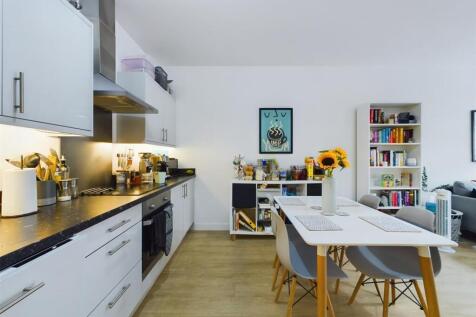 CAM01231G0-PR0038-STILL027