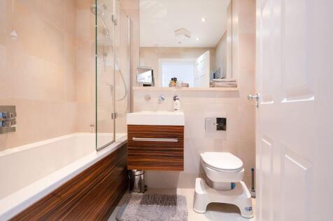Royal Connaught Drive, Bushey, Hertfordshire, WD23 photo 4