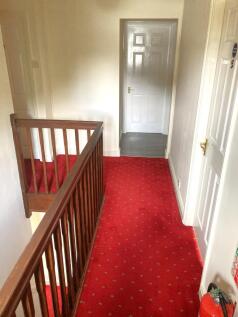 Available SEPT 2026-  6 Rooms - Turnpike Close photo 4