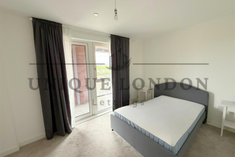 St Pier Court, Green Street, London photo 4