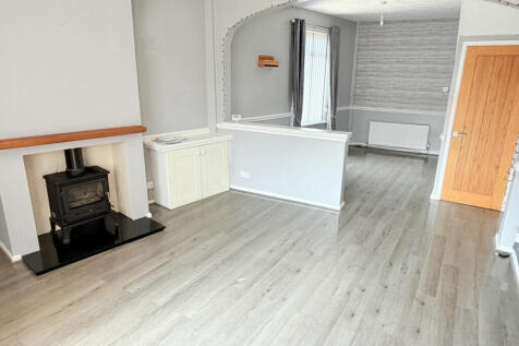 2 bed end terrace to rent Market Street, Droylsde