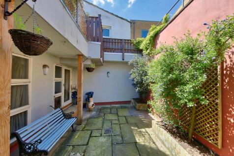 2_camborne_mews_image3_17384_4.jpg