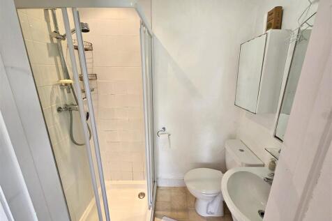 En Suite Shower Room.jpg