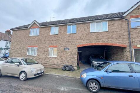 Studio flat on Heygate House, James Street, Rochester, £750/mo