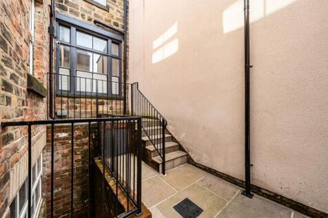 EweMove Harrogate Mews Entrance