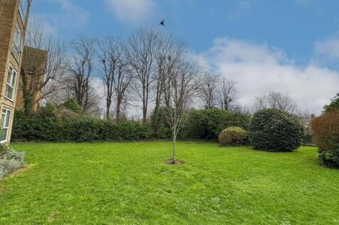 Harcourt Avenue, Wallington, Surrey. SM6 photo 4