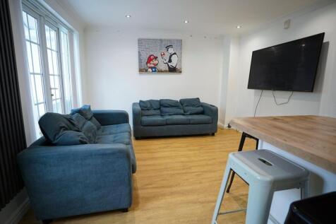 6-bed house on Wren Close, Loughborough, £3,380/mo