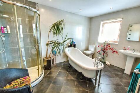 Jack &amp; Jill Bathroom