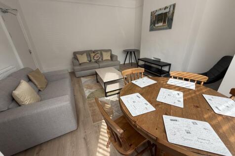6-bed house on Stirling Road, Edgbaston, West Midlands, B16, £3,259/mo