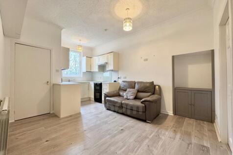 Mains Road, Beith lounge pic