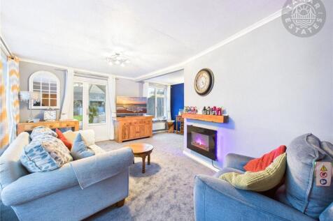 Lounger/Dining Room