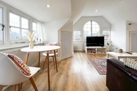 1-bed flat on Kidderpore Avenue, Hampstead, NW3, £2,275/mo