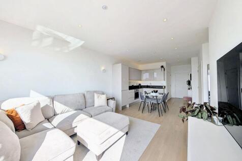 Lounge/Dining/Kitchen Area