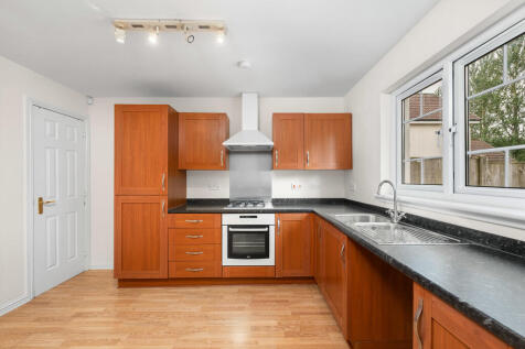 16 Leyland Road 1...