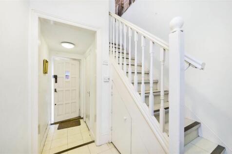 James_Anderson_-_Connaught_Avenue_London_SW14_7RH_