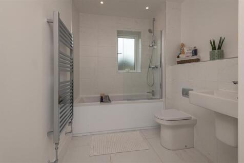 51 - 6 North Light Place BD22 8FD.jpg