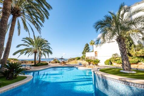 Pool and Exterior (3