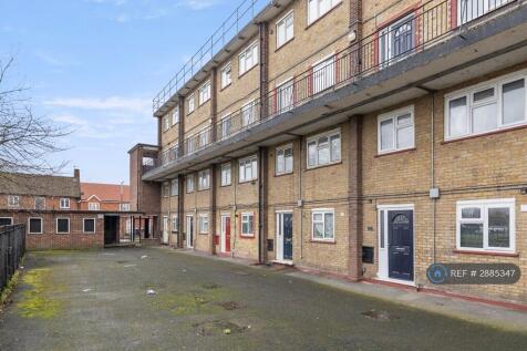 Wellington Road, Tilbury, RM18 photo 4