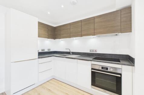 CAM01909G0-PR0317-STILL002