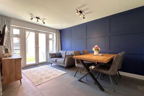 Open-Plan Living/Dining Area 248