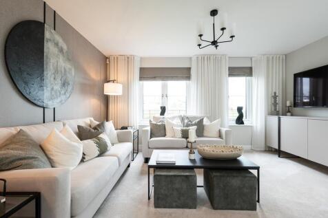 Open plan lounge with plenty of space for two sofas