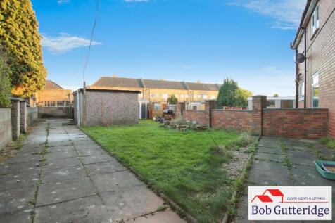 ENCLOSED REAR GARDEN