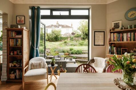 Kitchen Family Entertaining Space