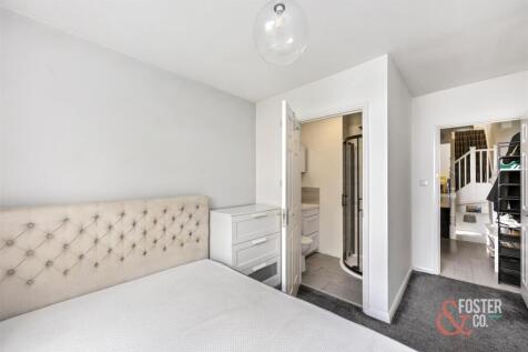 Whippingham Road, 22 (upstairs flat)-005.JPG