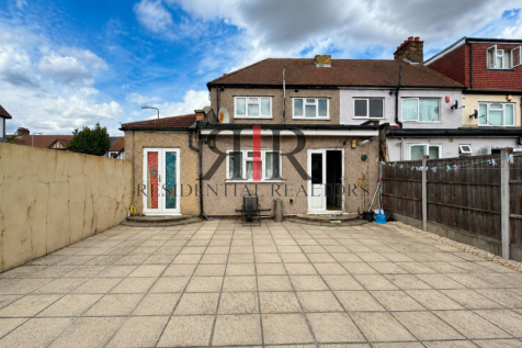 Headley Drive,  Ilford, IG2 photo 4