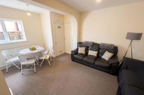 11 Northway, Leamington Spa photo 3
