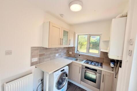Hawks Nest Gardens East, Alwoodley, Leeds photo 4