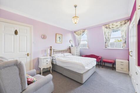 CAM01740G0-PR0385-STILL018